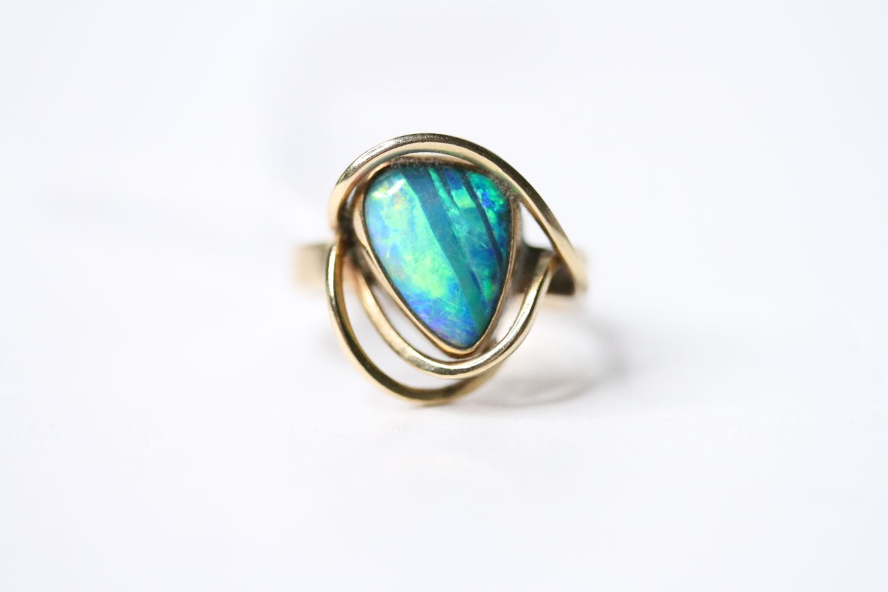Opal Ring, 9ct yellow gold, size O, 3.8g.