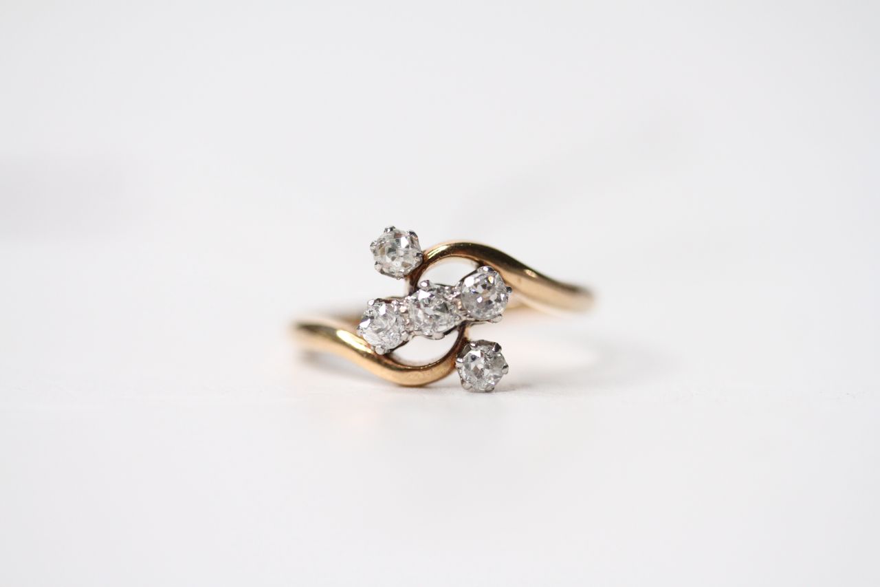 5 Stone Diamond Twist Ring, set with old cut diamonds, size P, 3g.