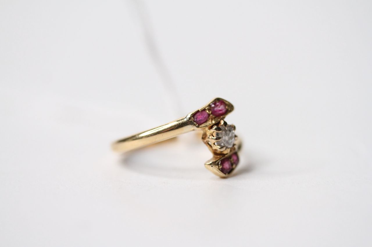 Ruby & Diamond Twist Ring, stamped 18ct yellow gold, size O, 2.6g. - Image 2 of 3