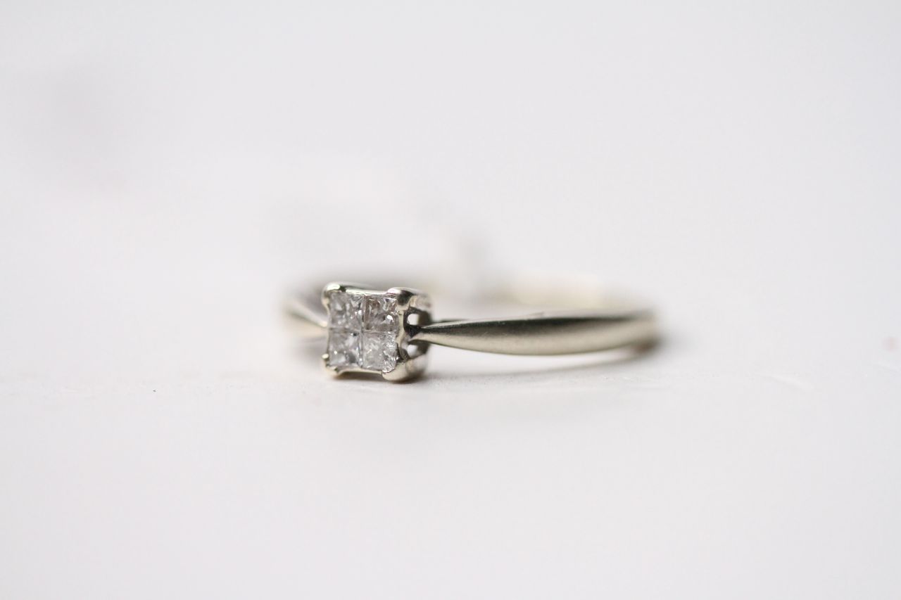 Princess Cut Diamond Ring, set with 4 princess cut diamonds, 9ct white gold, size N, 0.15ct total - Image 3 of 4