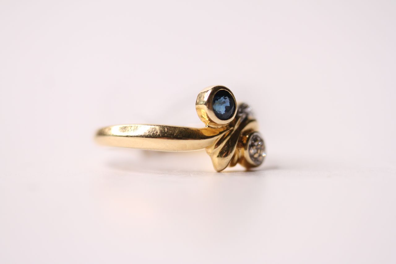 Sapphire & Diamond Twist Ring, 18t yellow gold, size N, 4g. - Image 2 of 4
