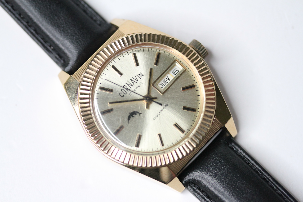 *TO BE SOLD WITHOUT RESERVE* CORNAVIN DAY DATE GOLD PLATED WRIST WATCH, circular champagne dial with