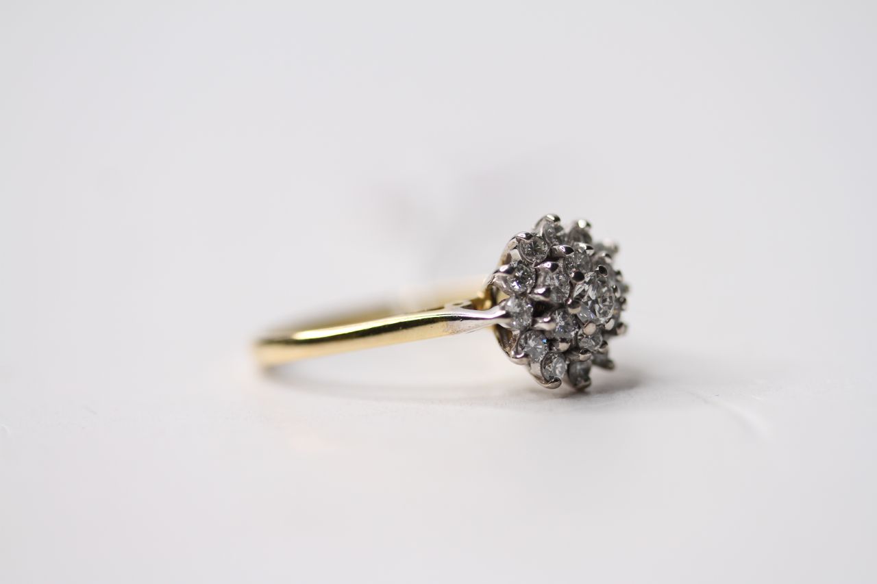 Diamond Cluster Ring, 18ct yellow gold, size O1/2, 3.2g. - Image 2 of 4