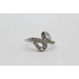 9ct white gold diamond looping design ring (3g)