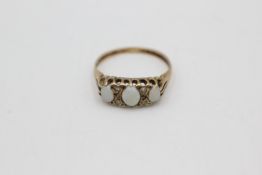 9ct gold diamond & opal carved ring (2g)