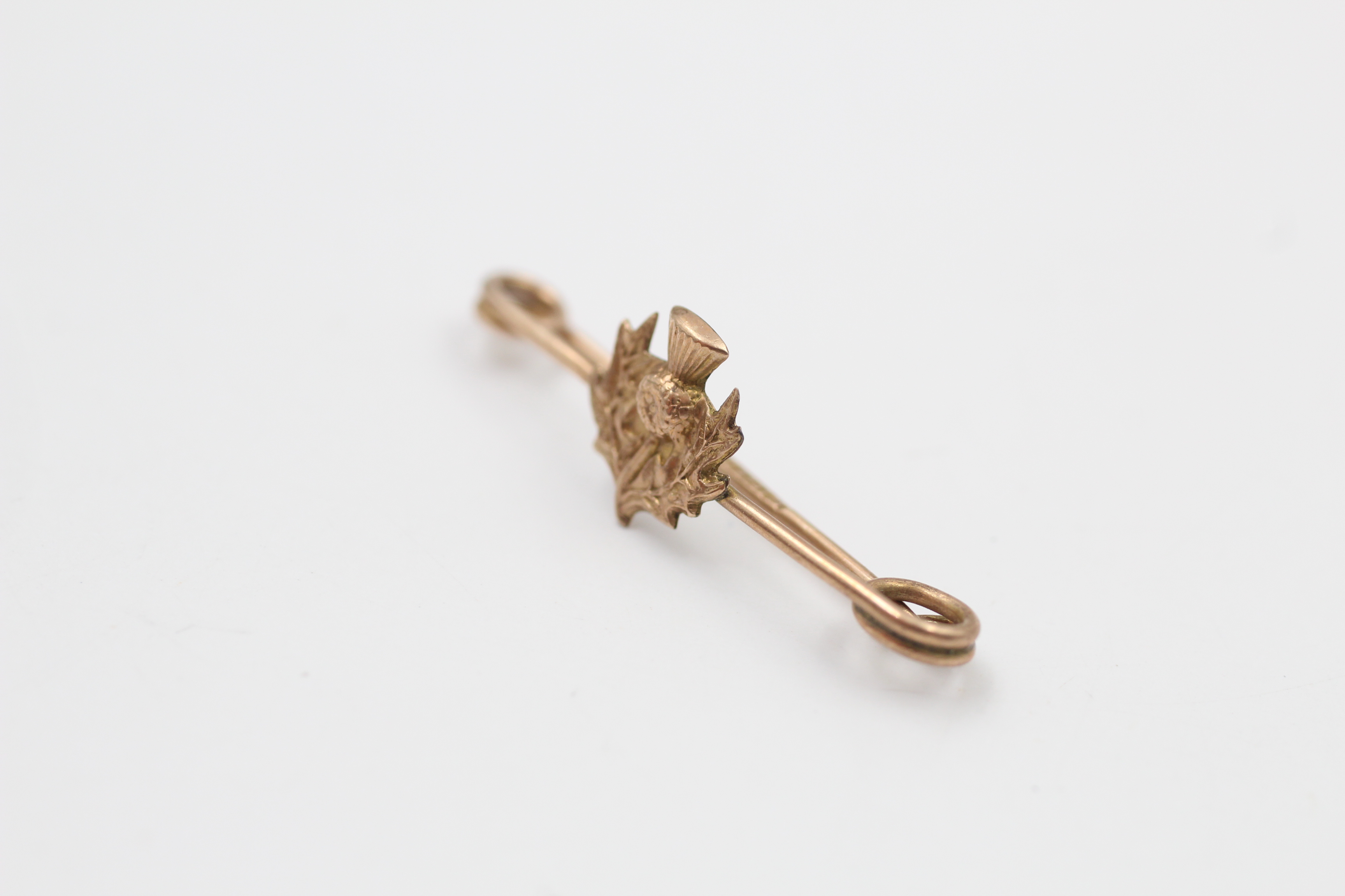 9ct gold thistle brooch (0.7g) - Image 2 of 4