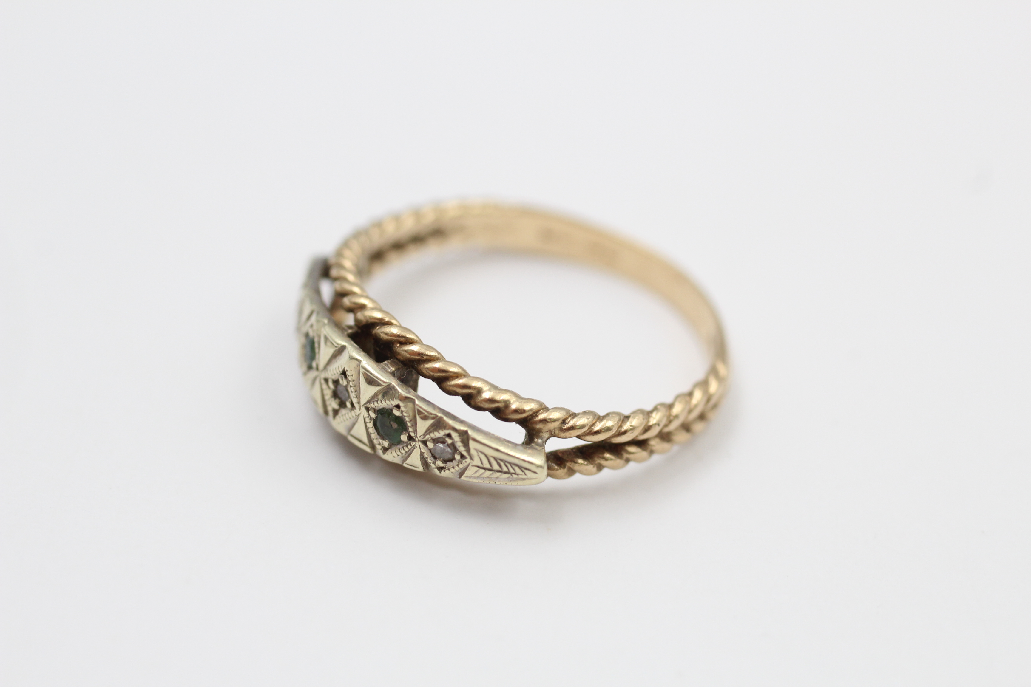 9ct gold emerald & diamond rope twist five stone ring (2.8g) - Image 2 of 5