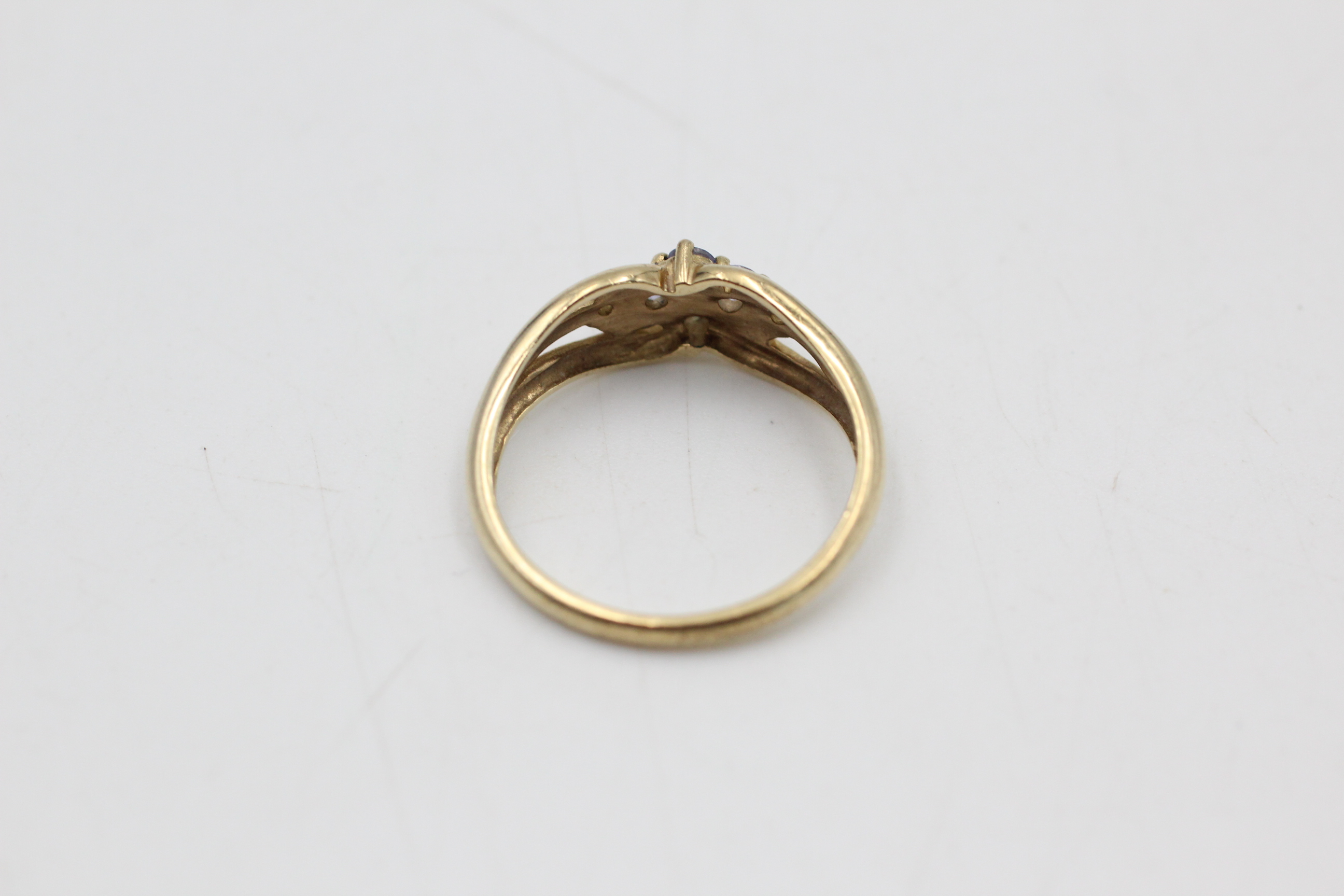 9ct gold diamond & gemstone ring (2g) - Image 3 of 5