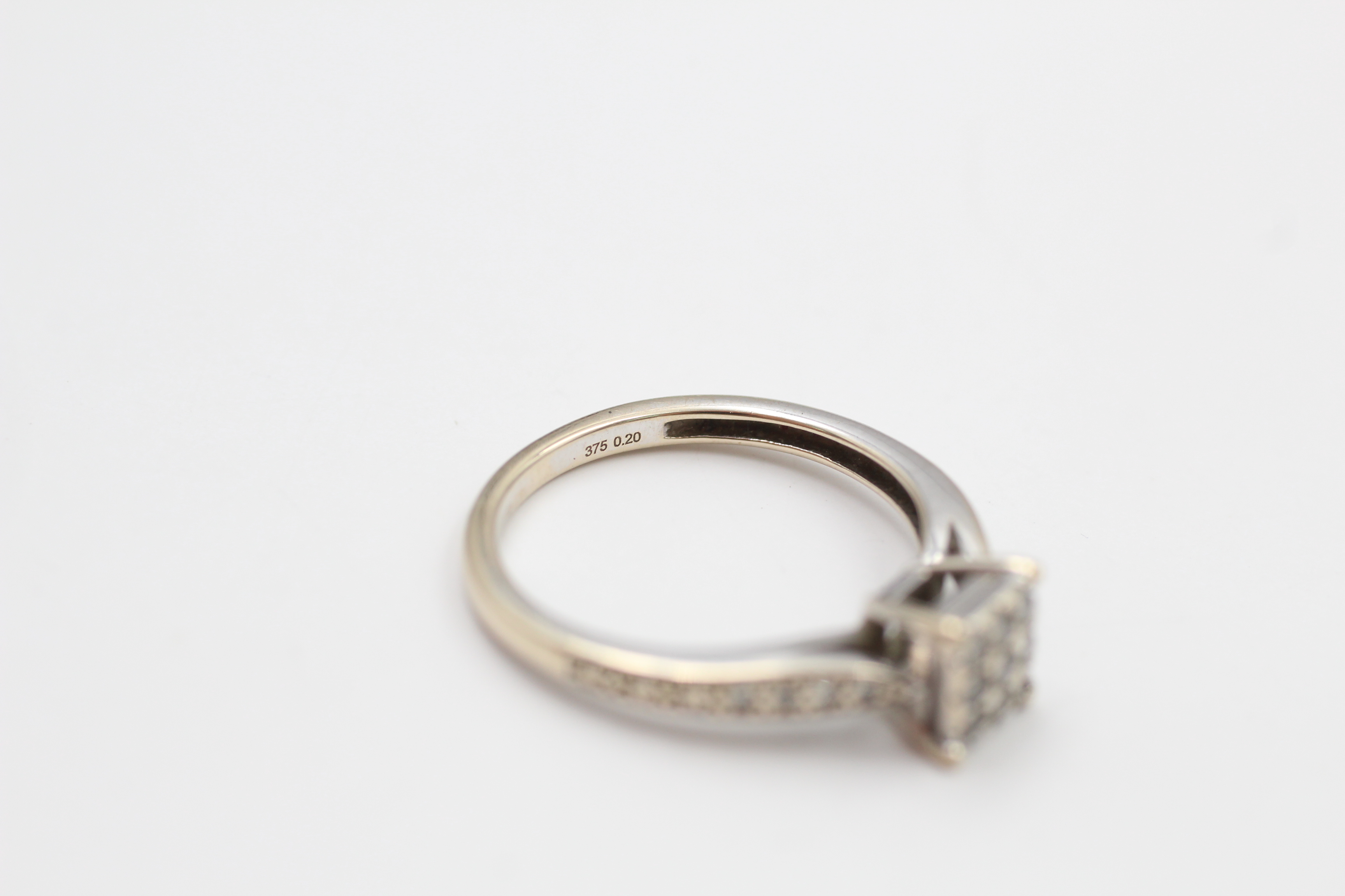 9ct gold diamond square ring (2.3g) - Image 5 of 5