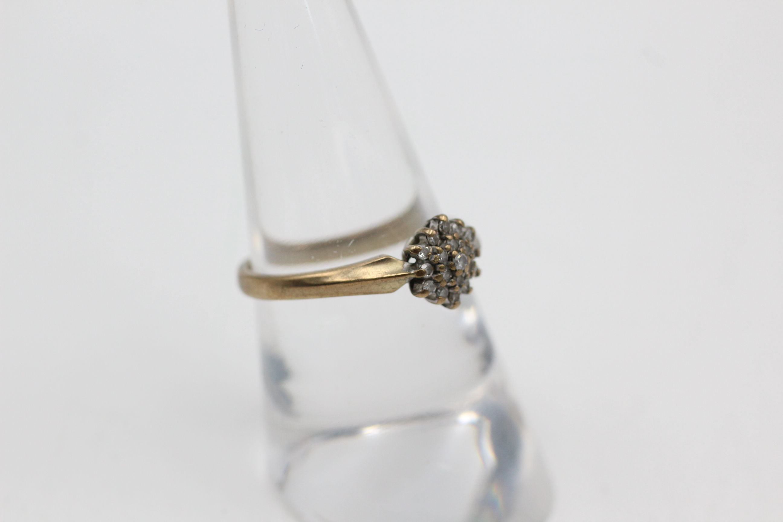 9ct gold gemstone cluster ring (2g) - Image 4 of 4
