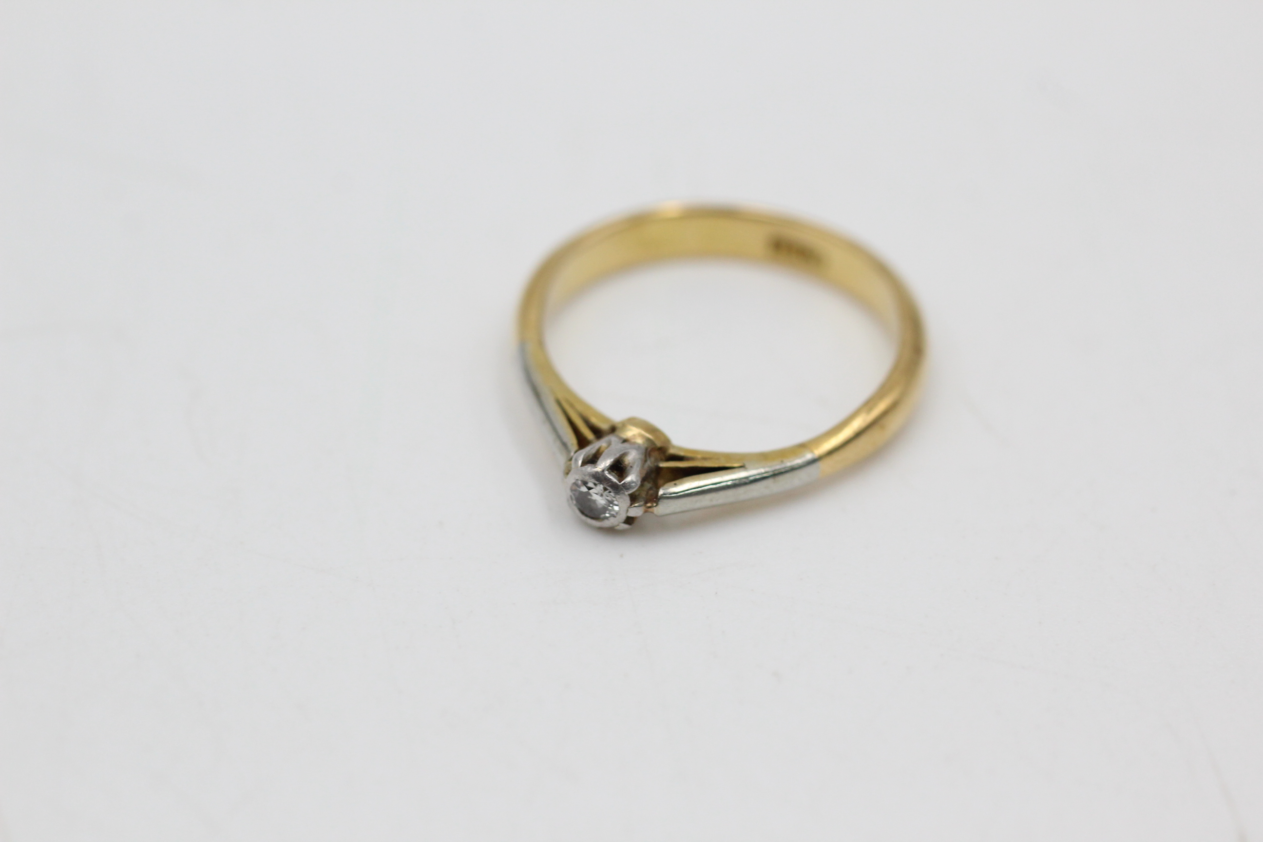 18ct gold diamond solitaire ring (2.8g)