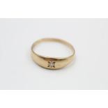 9ct gold diamond flush set ring (2g)