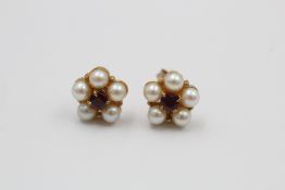 9ct gold pearl & garnet cluster stud earrings (2.1g)