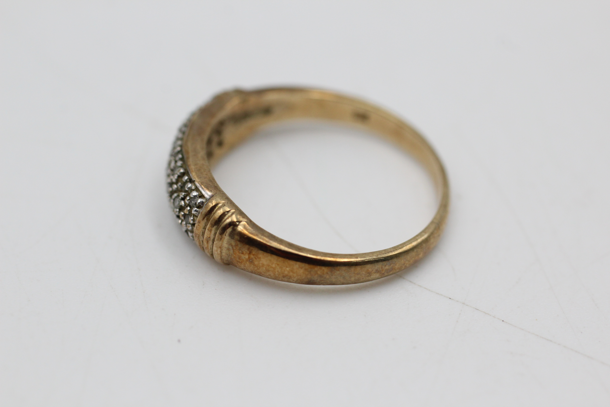 9ct gold diamond band ring (3.4g) - Image 2 of 5