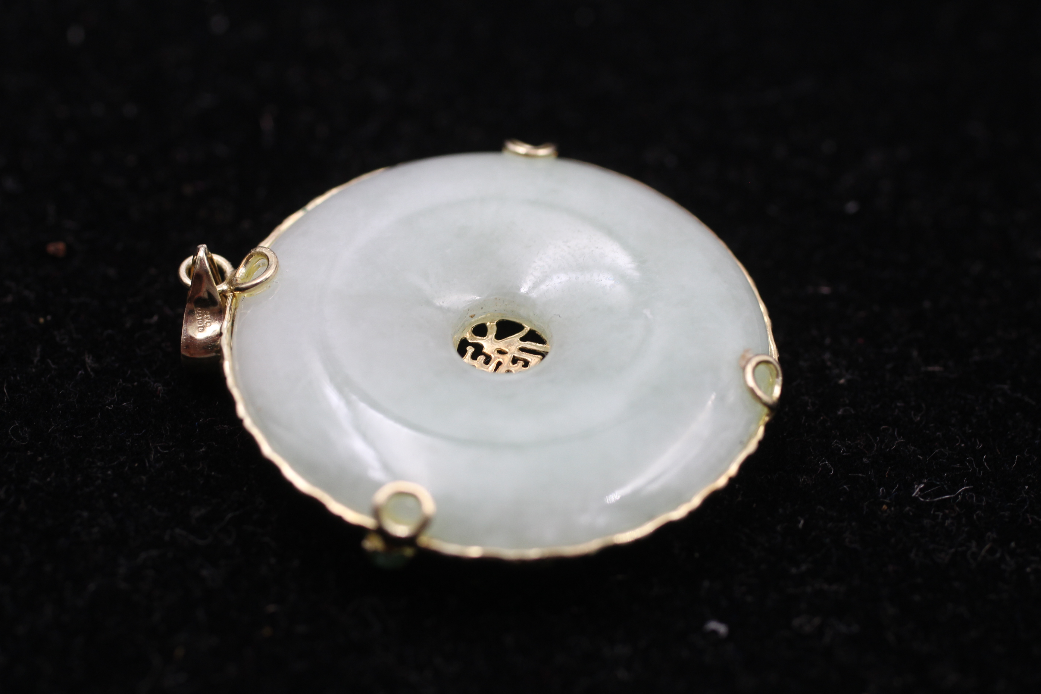 14ct gold ornate jadeite, carnelian, chrysoprase & ruby pendant (10.6g) - Image 5 of 5