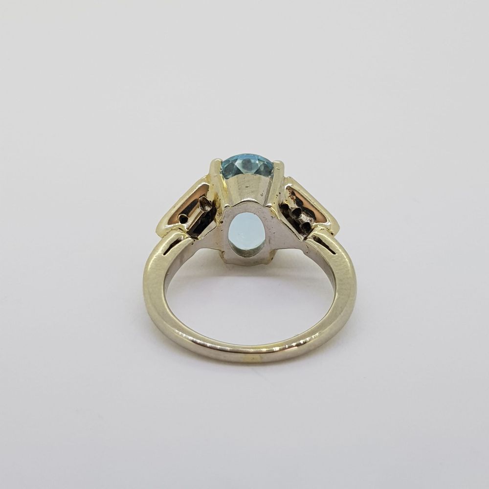14 carat white gold Aquamarine and diamond ring. Aquamarine approximately 3 cts, total diamonds - Image 3 of 3