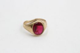 9ct gold vintage synthethic ruby signet ring (2.8g)