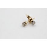 9ct gold diamond stud earrings (0.7g)