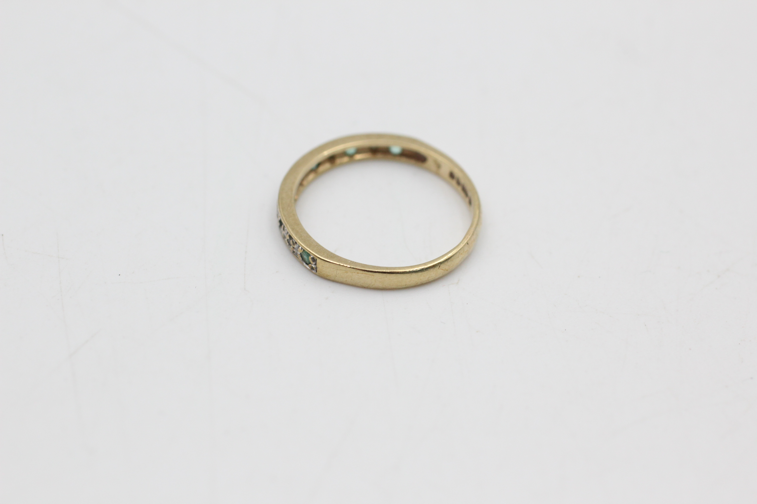 9ct gold diamond & emerald half eternity ring (1.6g) - Image 2 of 5