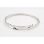 9ct white gold gemstone cross over bangle (4.5g)