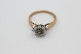 9ct gold diamond & opal cluster ring (3g)