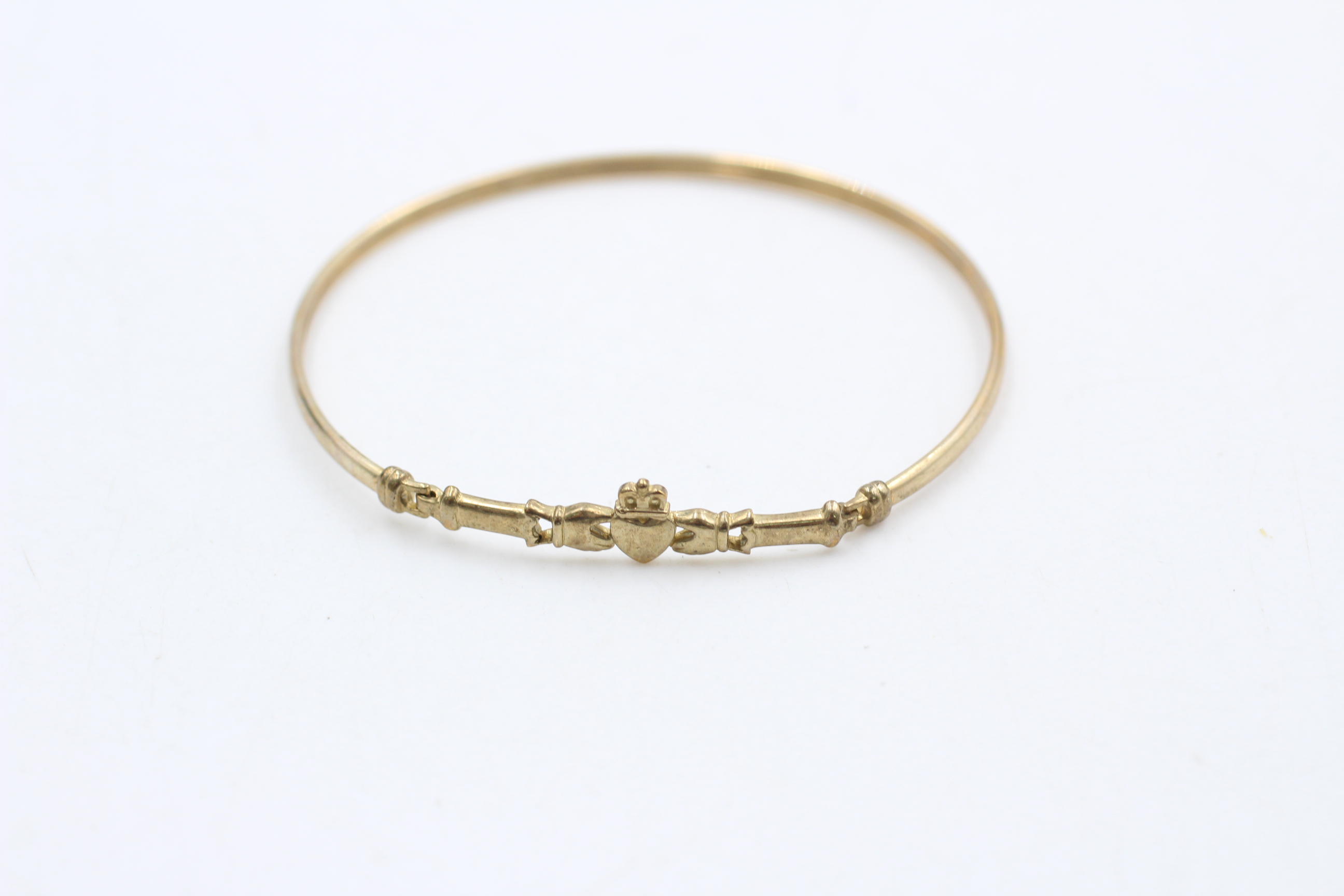 9ct gold claddagh bangle (3.4g)