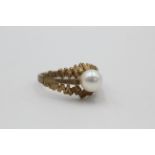 9ct gold pearl modernist textured ring (3.2g)