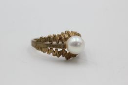 9ct gold pearl modernist textured ring (3.2g)