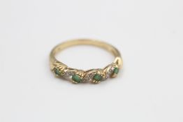 9ct gold diamond & emerald half eternity ring (2g)