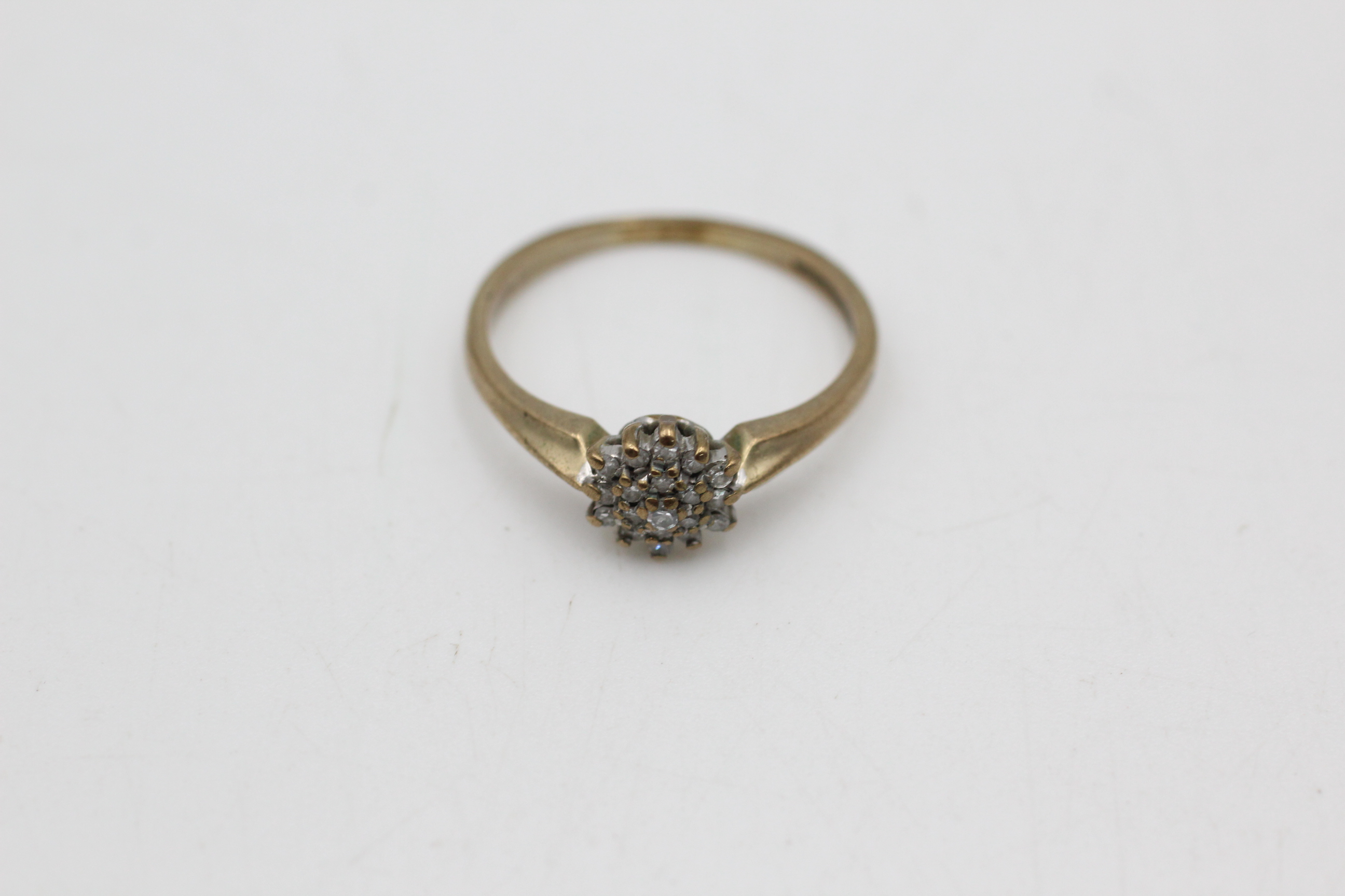 9ct gold gemstone cluster ring (2g)