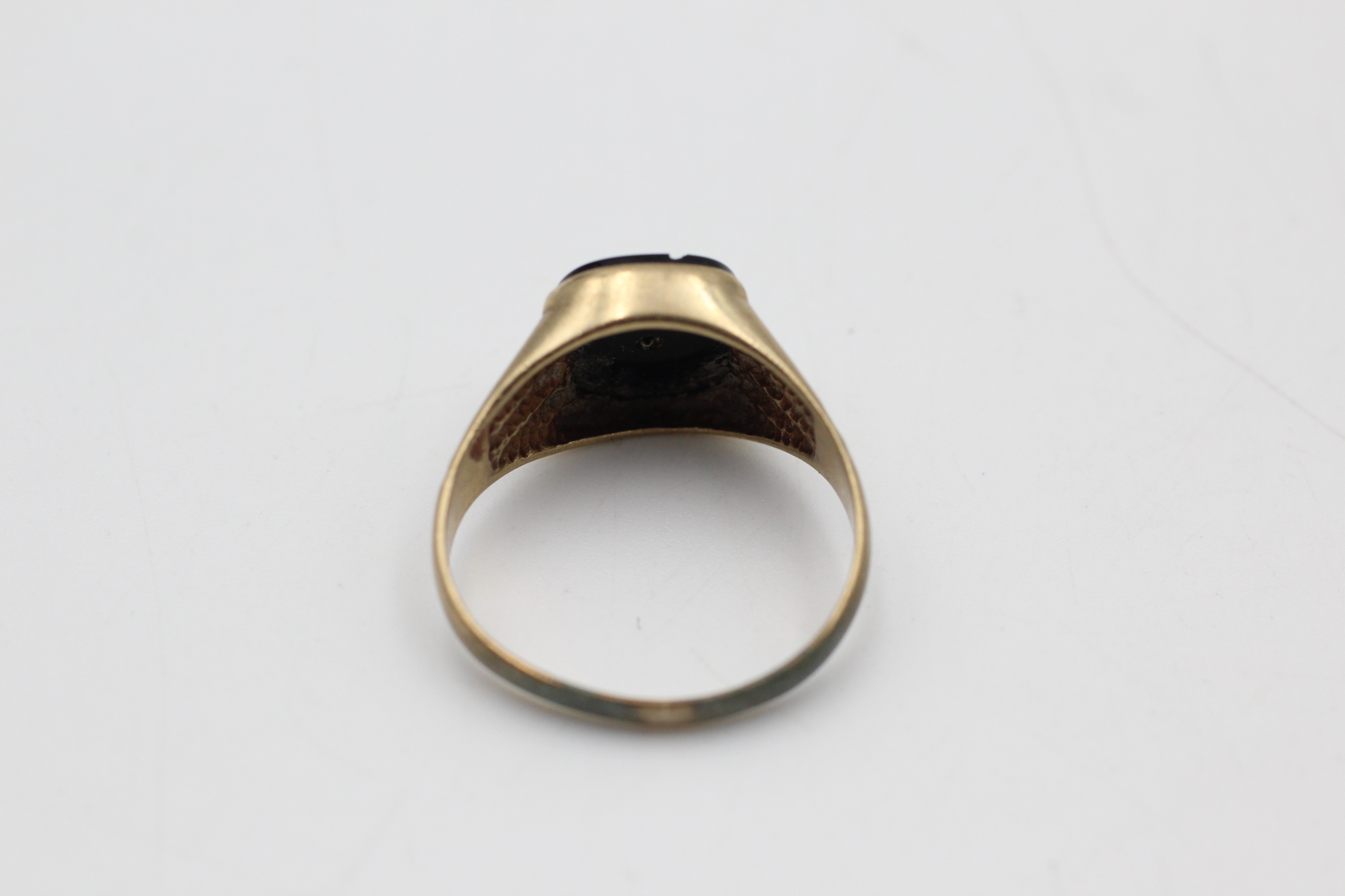 9ct gold onyx eagle inlay design ring (3.4g) - Image 3 of 4