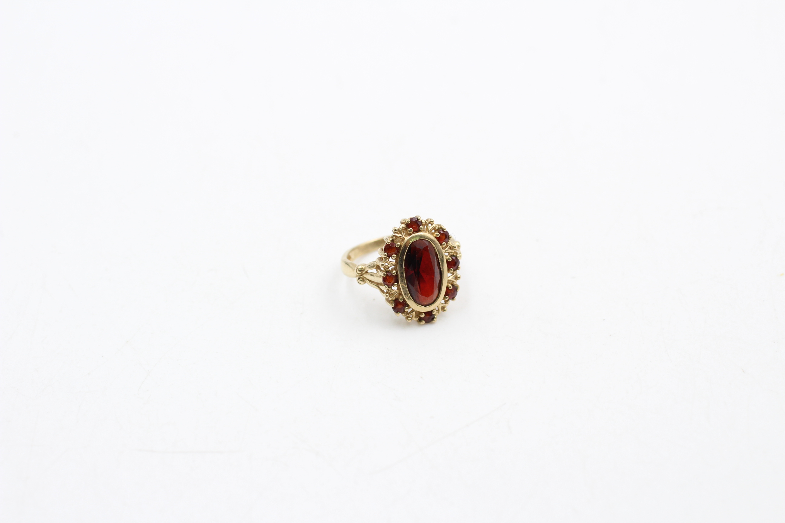 9ct gold garnet dress ring (4.3g) - Image 2 of 4