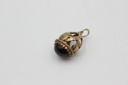 9ct gold garnet claddagh design fob pendant (3.2g)