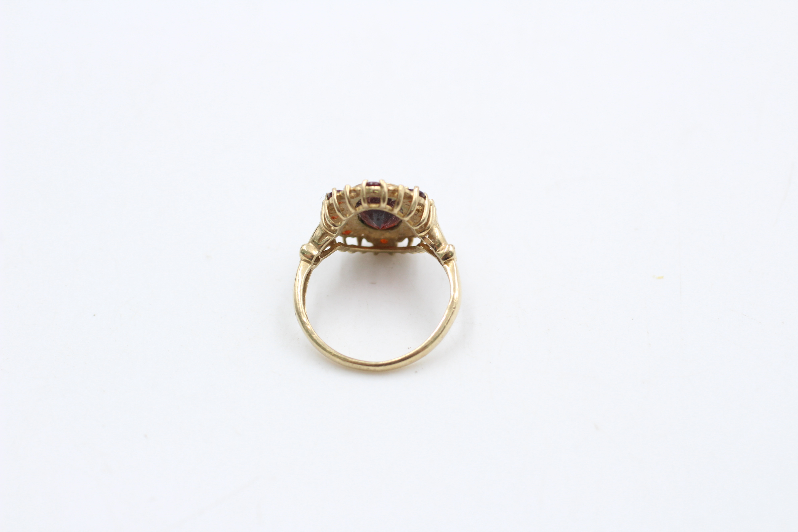 9ct gold garnet dress ring (4.3g) - Image 4 of 4