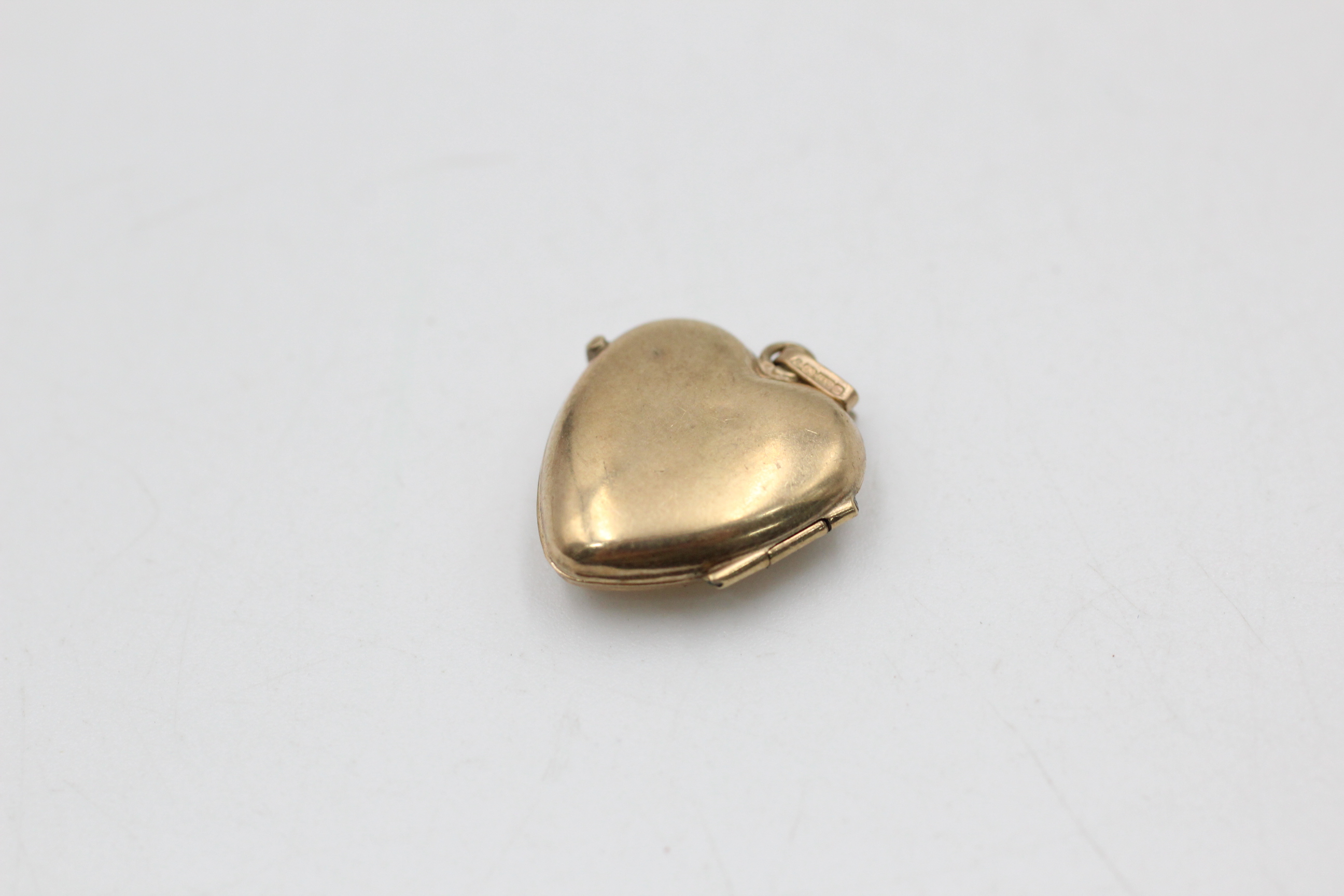 9ct gold diamond flush set heart locket pendant (1.4g) - Image 3 of 4