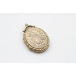 9ct gold back and front vintage engraved locket pendant (5.2g)