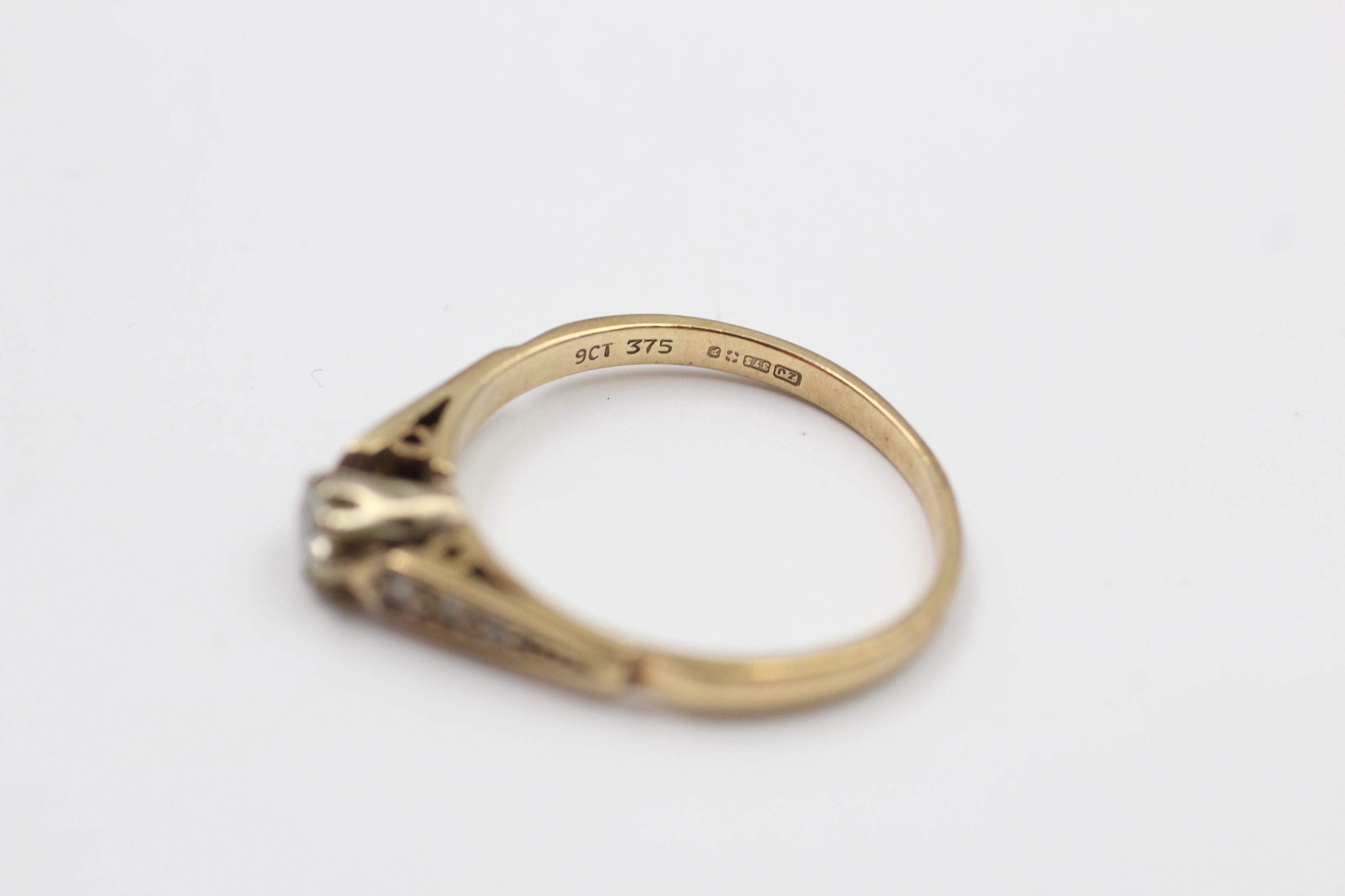 9ct gold diamond ring (1.6g) - Image 4 of 4