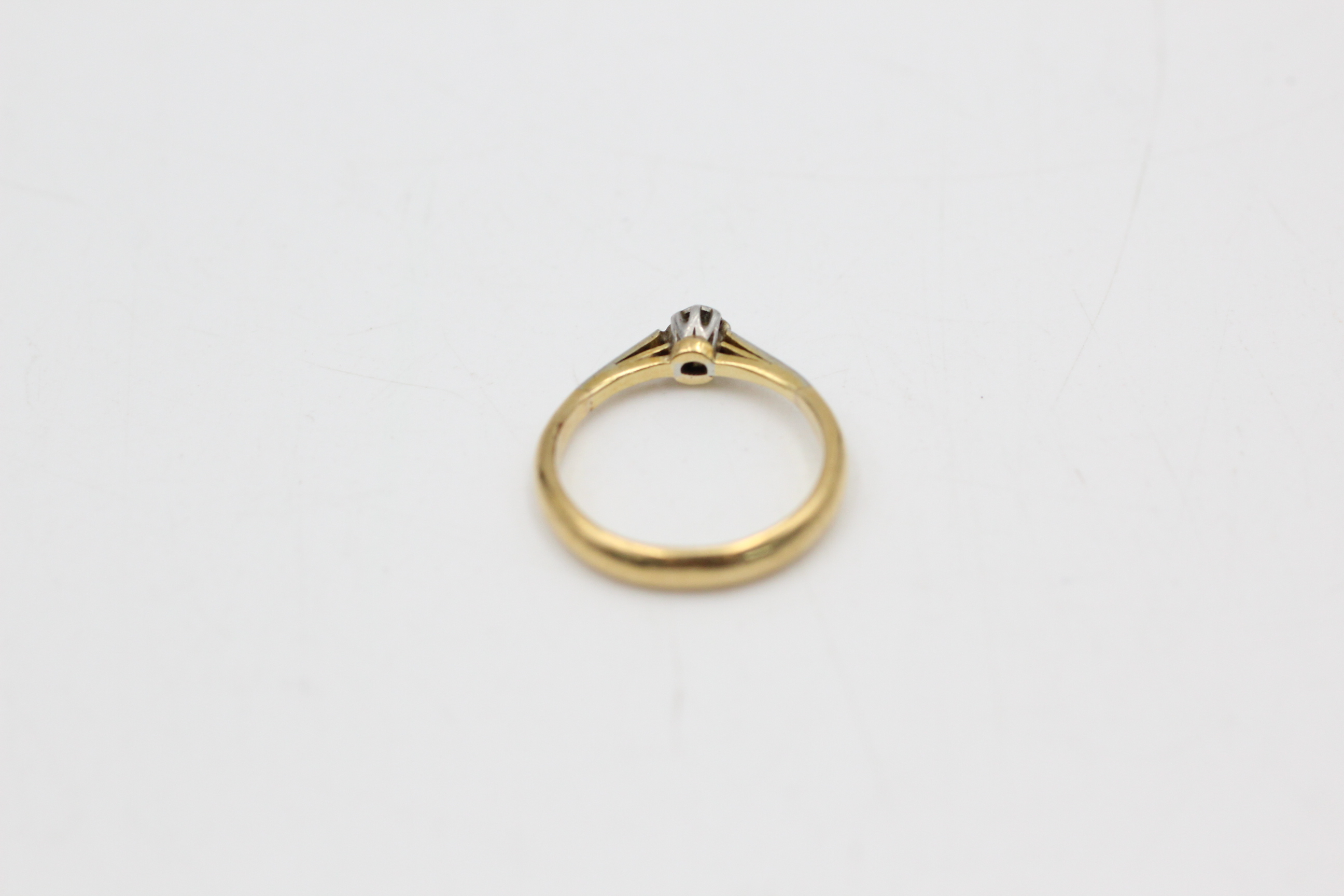 18ct gold diamond solitaire ring (2.8g) - Image 3 of 4