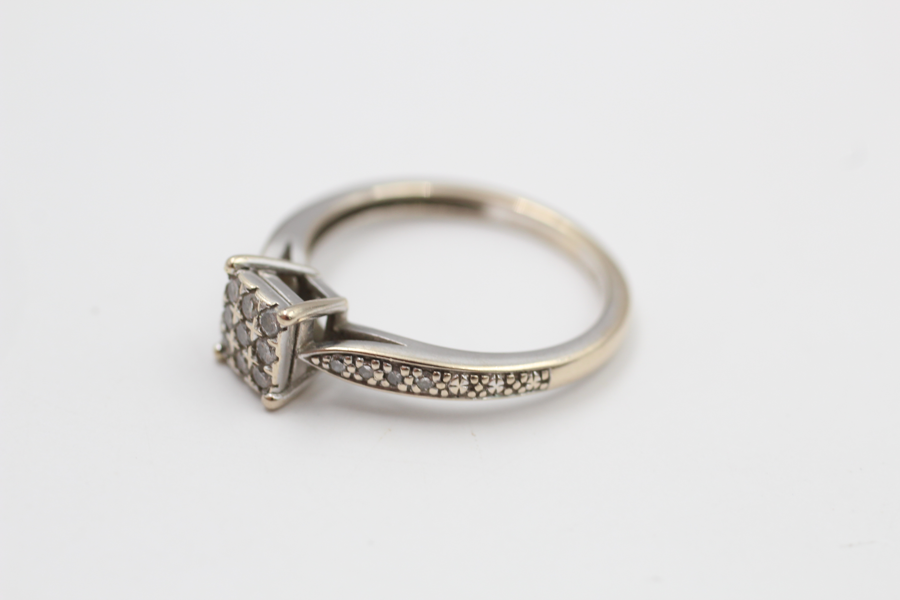 9ct gold diamond square ring (2.3g) - Image 2 of 5