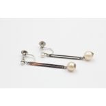9ct white gold pearl drop screw back earrings (2g)