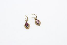 9ct gold vintage garnet leverback drop earring (3.1g)
