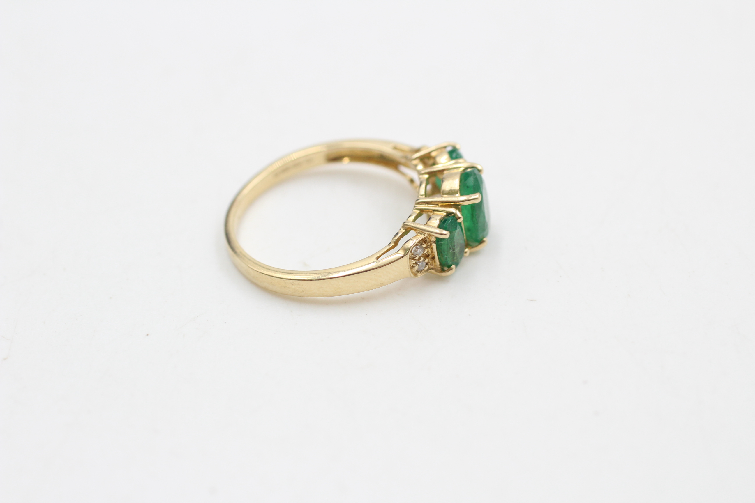 14ct gold vintage emerald & diamond seven stone dress ring (3.6g) - Image 3 of 4