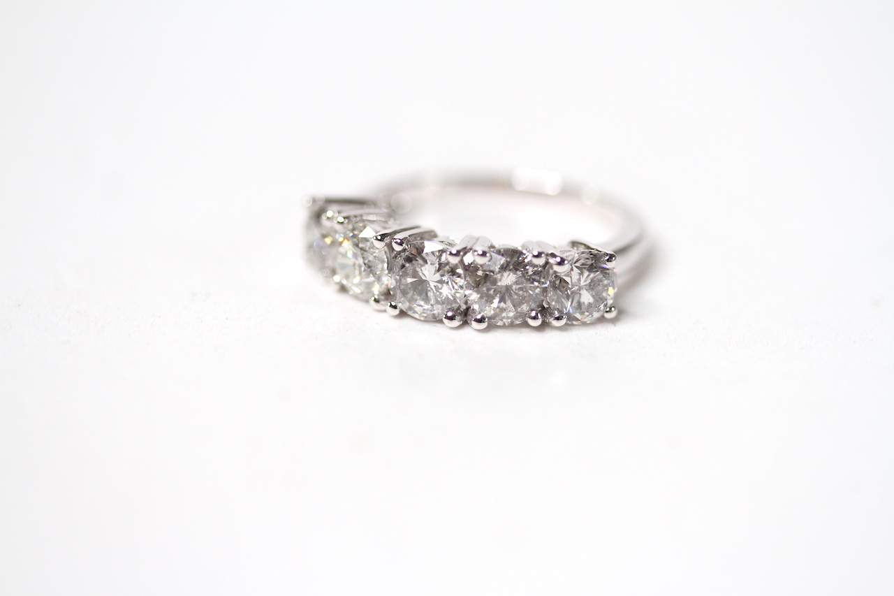 18ct white gold 5 stone diamond ring. RBC diamonds 2.85ct