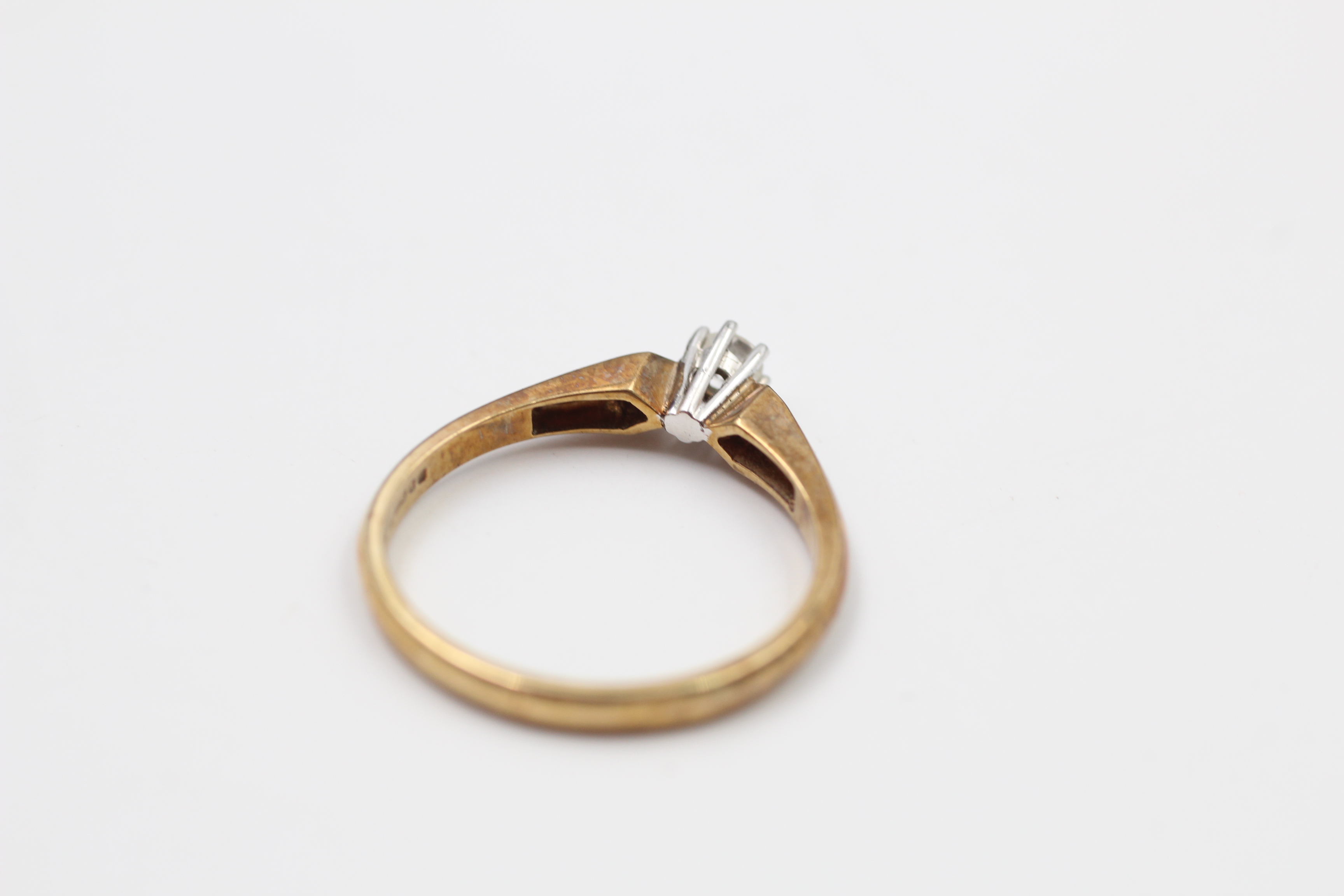 9ct gold diamond ring (1.8g) - Image 3 of 4