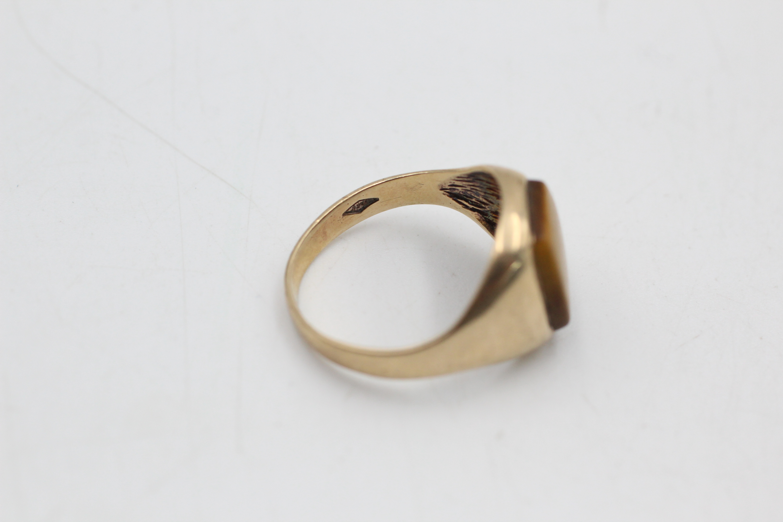 9ct gold tigers eye ring (3.8g) - Image 5 of 5