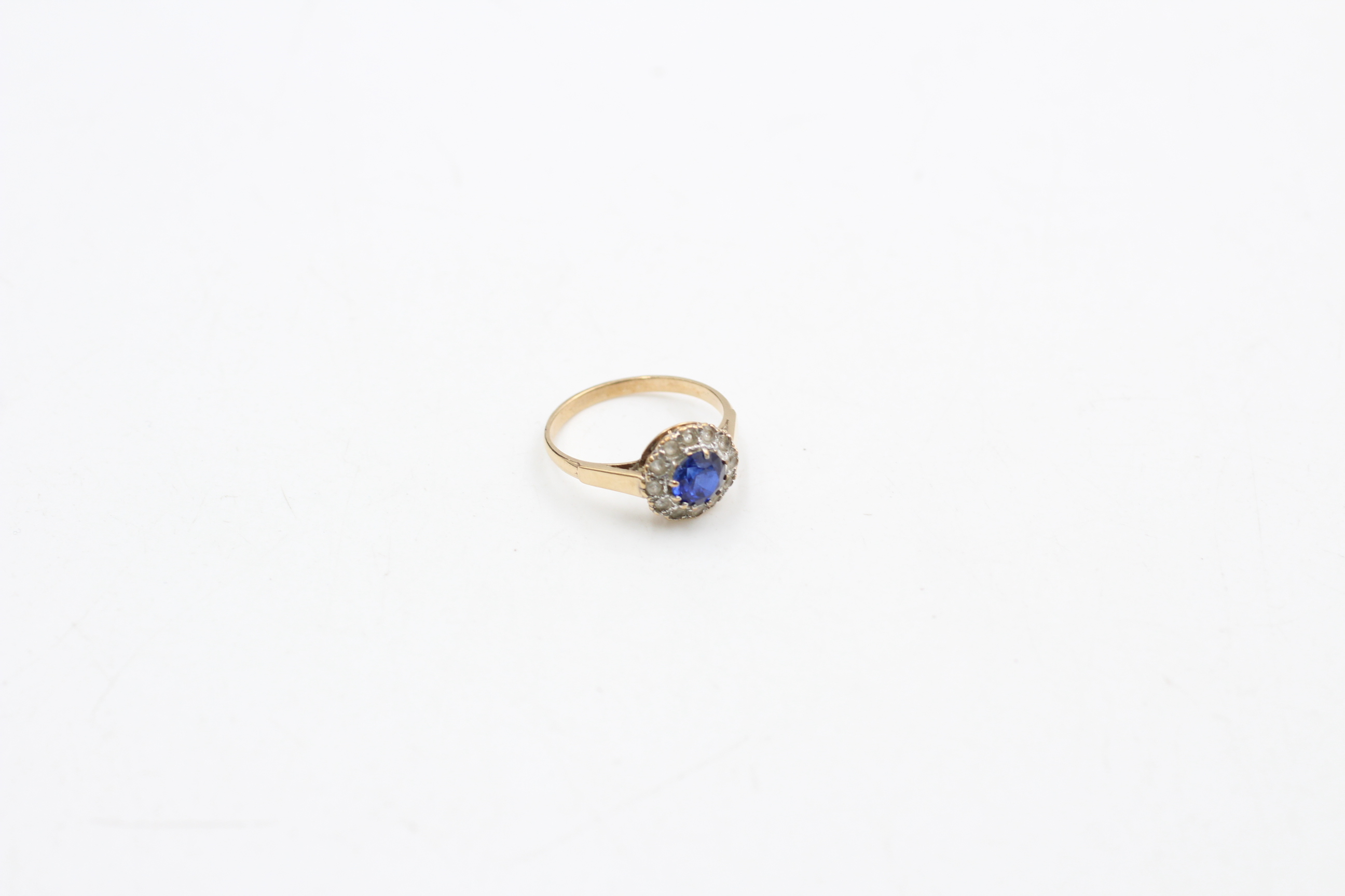 9ct gold vintage gemstone halo ring inc. synthethic spinel (2.3g) - Image 2 of 4