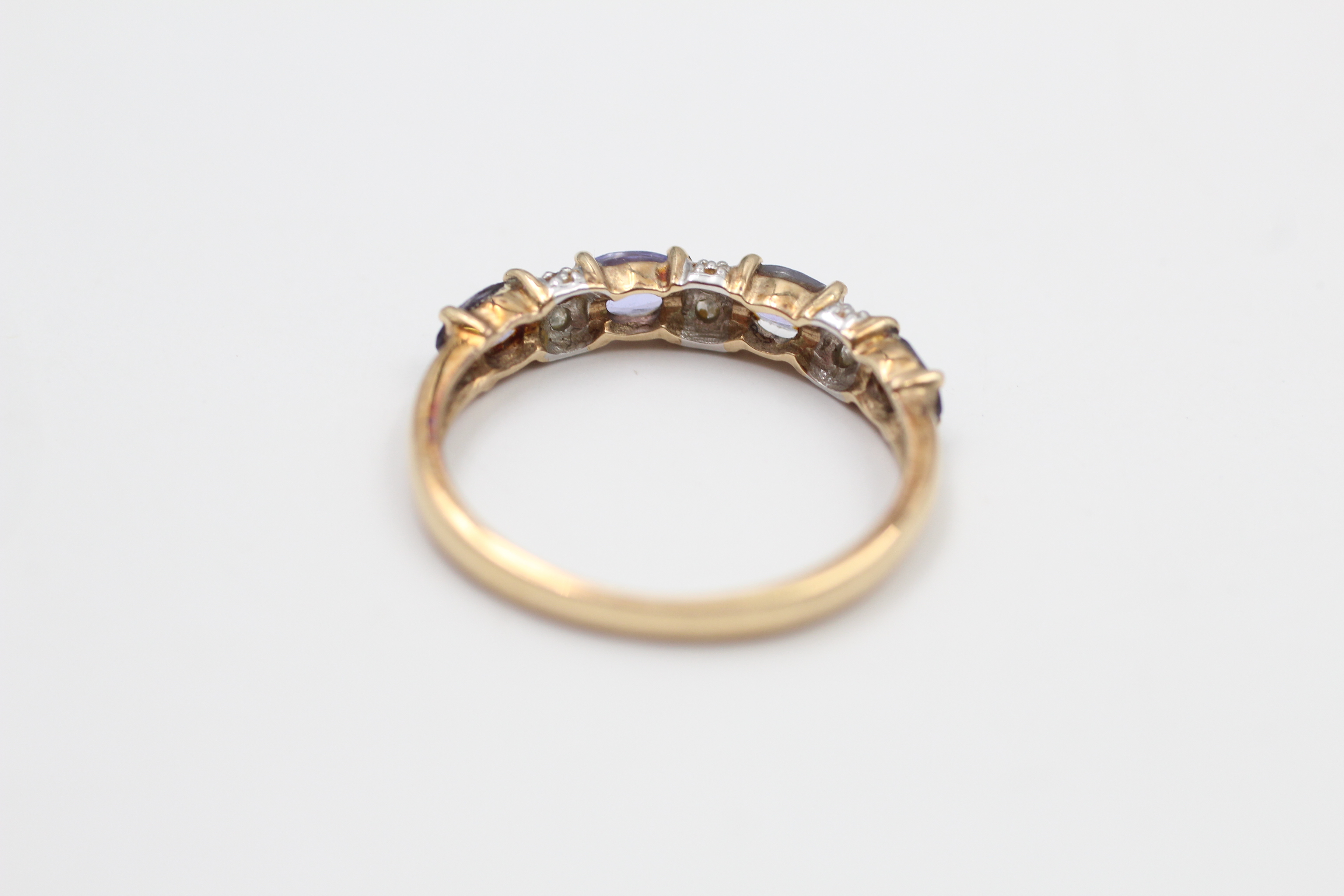 9ct gold gemstone half eternity ring (1.8g) - Image 3 of 4