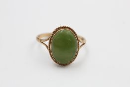 9ct gold nephrite oval ring (2.2g)