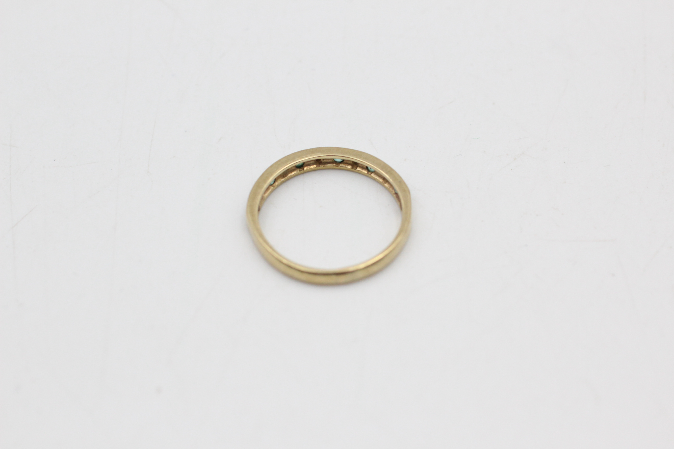 9ct gold diamond & emerald half eternity ring (1.6g) - Image 3 of 5