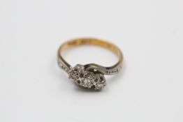 9ct gold diamond twist ring (2g)